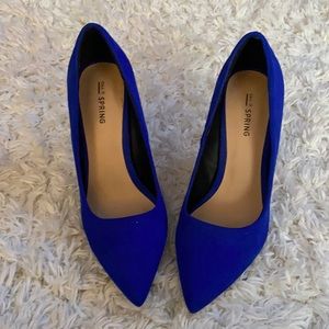 Blue high heels size 7 with matching purse only wore once to a wedding